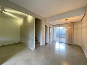 Sobrado de 3 quartos com lazer completo em condomínio fechado — miniatura 1