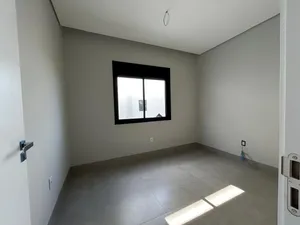 Casa de 3 suítes com planta moderna em condomínio fechado — miniatura 3