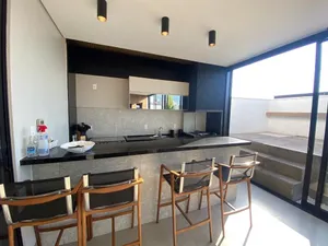 Casa de 4 suítes com spa e adega em condomínio fechado — miniatura 2