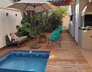 Casa de 3 suítes com piscina e espaço gourmet em condomínio fechado — miniatura 2