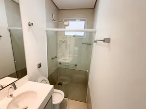 Casa térrea com piscina e lazer completo em condomínio fechado — miniatura 21