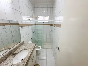 Casa térrea com piscina e lazer completo em condomínio fechado — miniatura 22