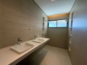 Casa de arquitetura contemporânea com piscina e spa em condomínio fechado — miniatura 22