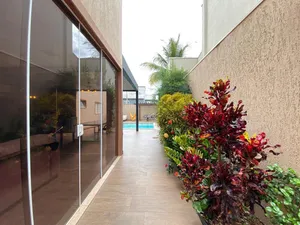 Casa térrea com mezanino, piscina aquecida e 4 suítes em condomínio de alto padrão — miniatura 23
