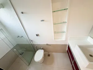 Casa térrea com piscina e lazer completo em condomínio fechado — miniatura 23