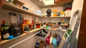 Casa térrea de 3 suítes com piscina e espaço gourmet em condomínio fechado — miniatura 23
