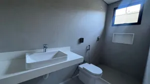 Casa térrea de 4 suítes com piscina aquecida em condomínio fechado — miniatura 23