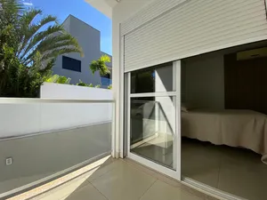 Sobrado de 4 suítes com piscina aquecida e home cinema em condomínio de alto padrão — miniatura 24