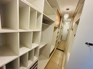 Sobrado de esquina com piscina e ofurô, 6 vagas, em condomínio de alto padrão — miniatura 25