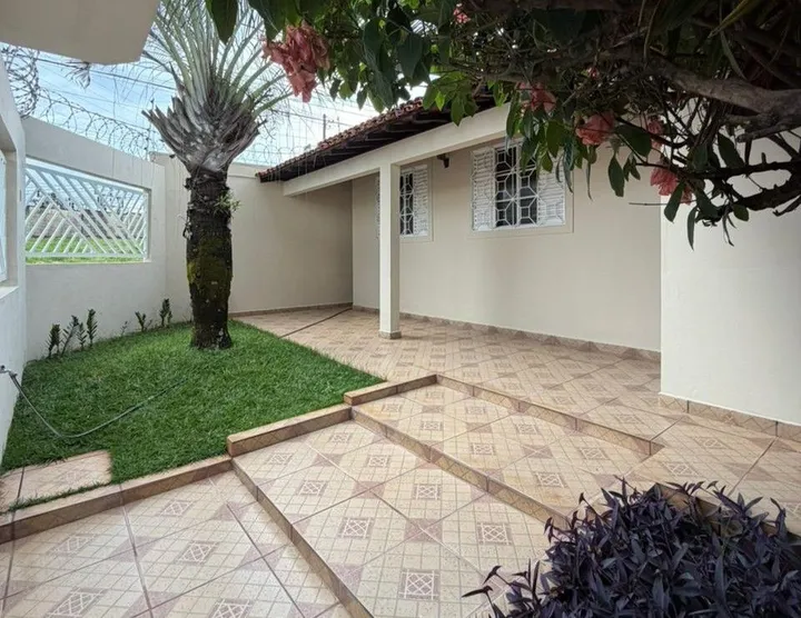 Casa térrea de esquina no Vigilato Pereira
