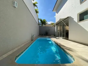 Sobrado de 4 suítes com piscina aquecida e home cinema em condomínio de alto padrão — miniatura 25