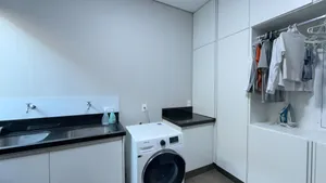 Casa de esquina com piscina aquecida e energia fotovoltaica em condomínio de alto padrão — miniatura 25