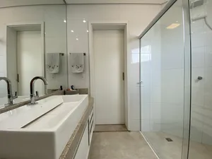 Apartamento de alto padrão com vista para o Praia Clube — miniatura 25