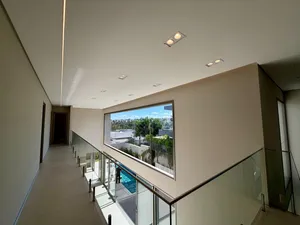 Casa de arquitetura contemporânea com piscina e spa em condomínio fechado — miniatura 25