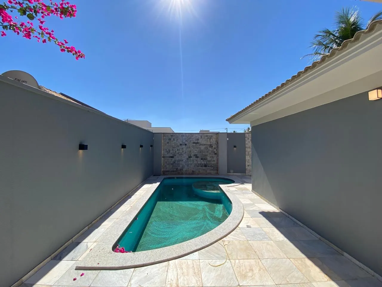 Casa de 5 quartos no Jardim Karaíba — foto 1