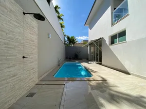 Sobrado de 4 suítes com piscina aquecida e home cinema em condomínio de alto padrão — miniatura 26