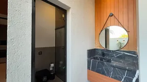 Casa de esquina com piscina aquecida e energia fotovoltaica em condomínio de alto padrão — miniatura 27