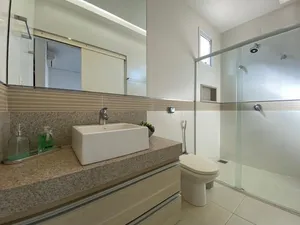 Sobrado de 4 suítes com piscina aquecida e home cinema em condomínio de alto padrão — miniatura 28