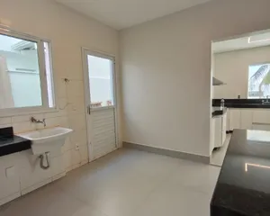 Casa nova de 4 quartos com jardim amplo em condomínio fechado — miniatura 29