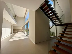 Casa de arquitetura contemporânea com piscina e spa em condomínio fechado — miniatura 29