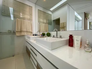 Sobrado de 4 suítes com piscina aquecida e home cinema em condomínio de alto padrão — miniatura 29
