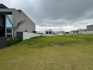Lote em condomínio de alto padrão, próximo à portaria e à área de lazer — miniatura 3