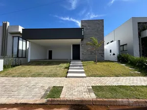 Casa de 3 suítes com planta moderna em condomínio fechado — miniatura 4