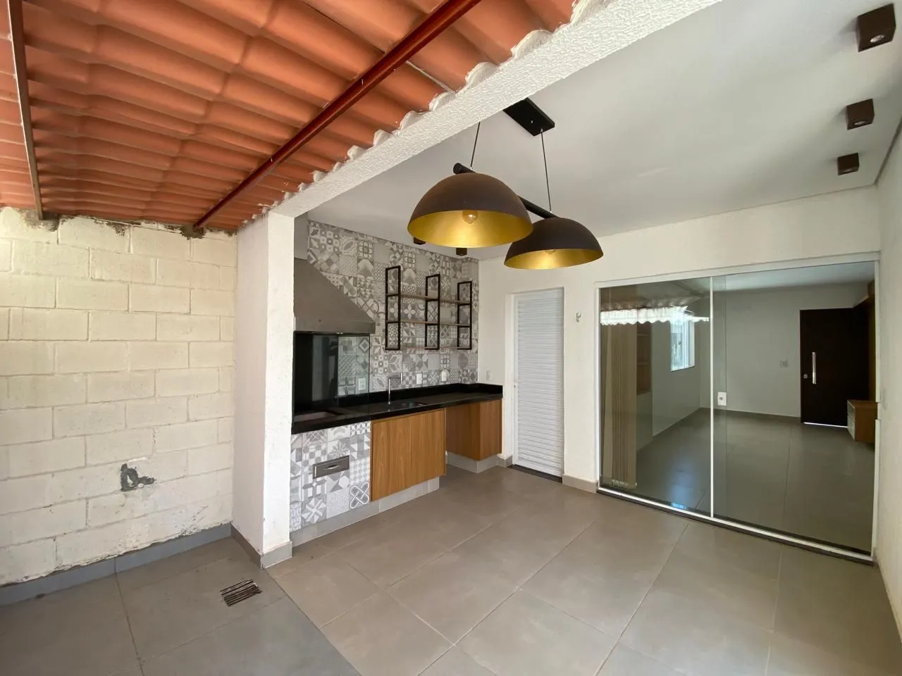 Sobrado moderno com varanda gourmet em condomínio fechado — foto 1