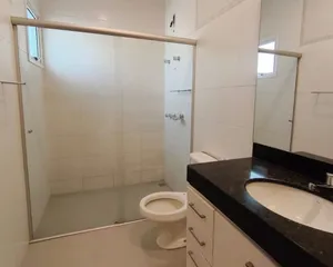 Casa nova de 4 quartos com jardim amplo em condomínio fechado — miniatura 31