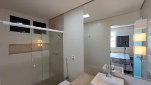 Casa de 4 suítes com home cine e piscina aquecida em condomínio fechado — miniatura 32
