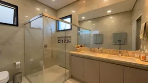 Casa de esquina com piscina aquecida e energia fotovoltaica em condomínio de alto padrão — miniatura 32