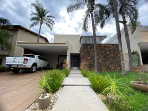 Casa térrea com mezanino, piscina aquecida e 4 suítes em condomínio de alto padrão — miniatura 33