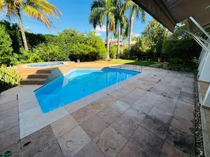Sobrado de esquina com piscina e ofurô, 6 vagas, em condomínio de alto padrão — miniatura 33