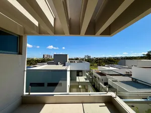 Casa de arquitetura contemporânea com piscina e spa em condomínio fechado — miniatura 33
