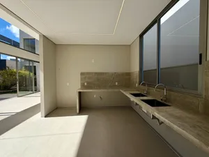 Casa de arquitetura contemporânea com piscina e spa em condomínio fechado — miniatura 34