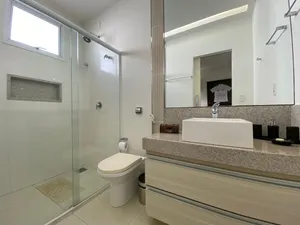 Sobrado de 4 suítes com piscina aquecida e home cinema em condomínio de alto padrão — miniatura 34
