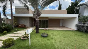 Casa de 4 suítes com home cine e piscina aquecida em condomínio fechado — miniatura 34