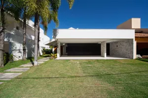 Sobrado de alto padrão com piscina aquecida e home cinema — miniatura 38