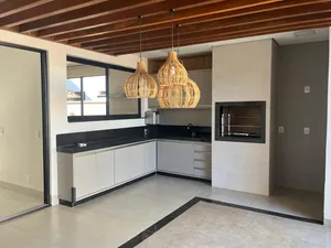Casa térrea com SPA privativo e varanda gourmet em condomínio fechado — miniatura 4