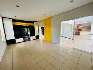 Sobrado de esquina com piscina e ofurô, 6 vagas, em condomínio de alto padrão — miniatura 5