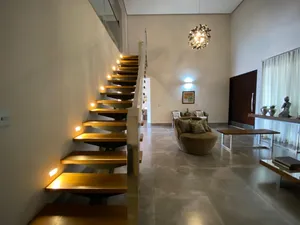 Casa térrea com mezanino, piscina aquecida e 4 suítes em condomínio de alto padrão — miniatura 4