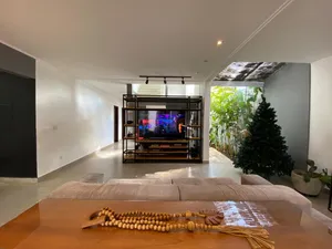 Sobrado com jardim de inverno no Jardim Karaíba — miniatura 5