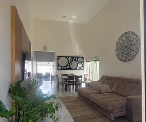 Casa térrea com fachada imponente em condomínio fechado — miniatura 4
