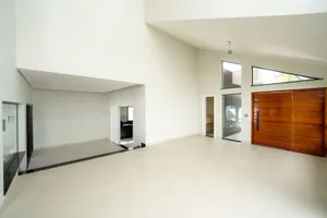 Sobrado de alto padrão com piscina aquecida e home cinema — miniatura 4