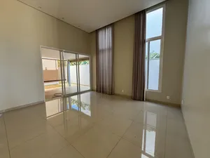 Casa de 4 vagas com varanda gourmet em condomínio fechado — miniatura 5