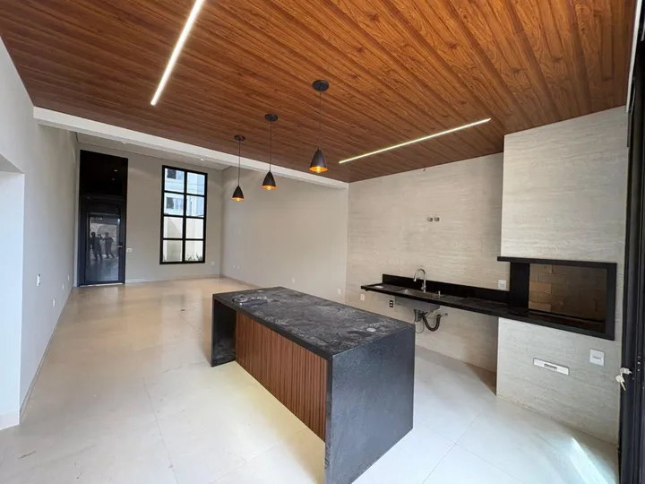 Casa térrea de 3 quartos com piscina no Jardim Botânico