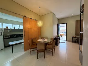 Casa térrea de 3 suítes com piscina em condomínio fechado — miniatura 5