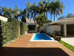 Sobrado de 3 suítes com piscina aquecida e área gourmet em condomínio de alto padrão — miniatura 4