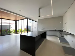 Casa automatizada de 3 suítes com piscina aquecida em condomínio fechado — miniatura 4