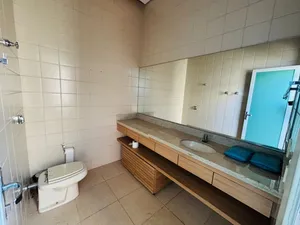 Sobrado de esquina com piscina e ofurô, 6 vagas, em condomínio de alto padrão — miniatura 40